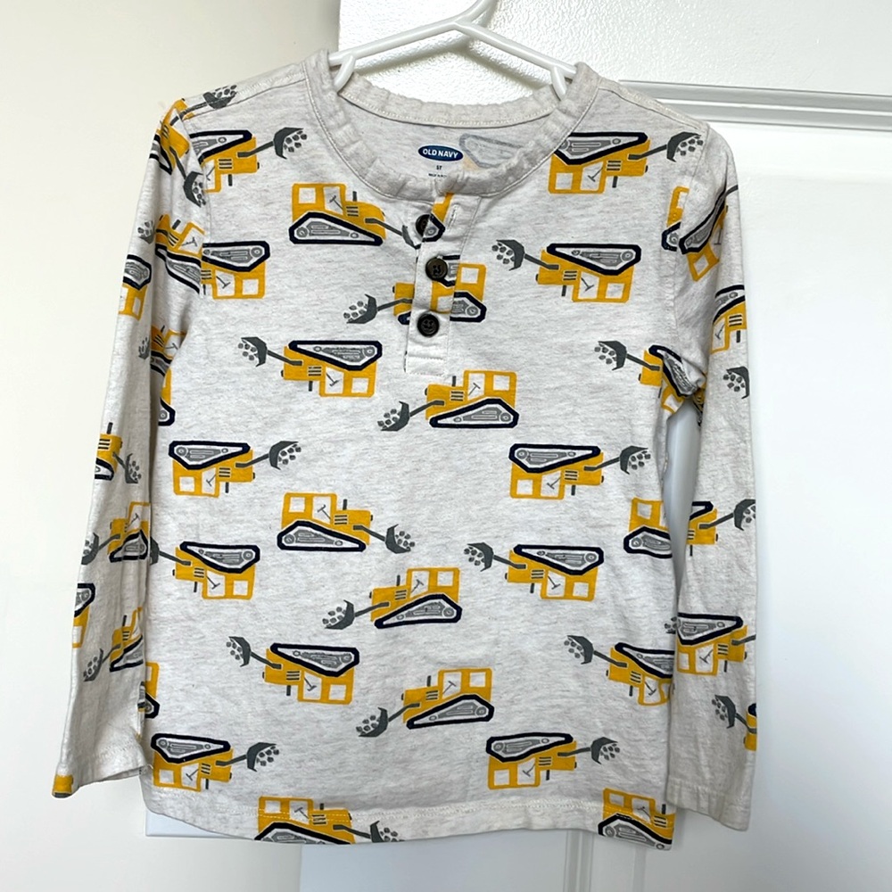 3/$10 Old Navy Long Sleeve Truck Tshirt 5T